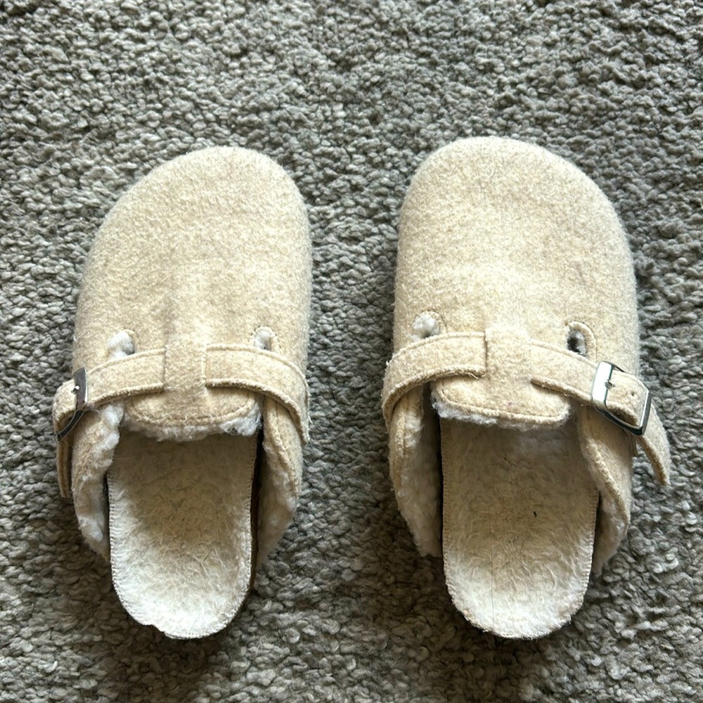 GAP kids felted clogs